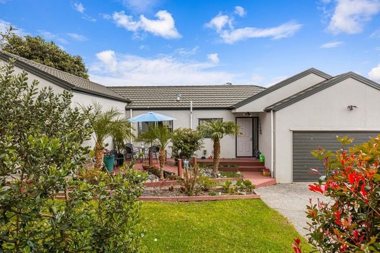 Photo of property in 52 Hewlett Road, Massey, Auckland, 0614