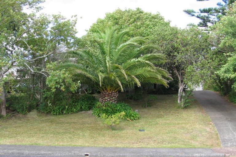 Photo of property in 2/24 William Souter Street, Forrest Hill, Auckland, 0620