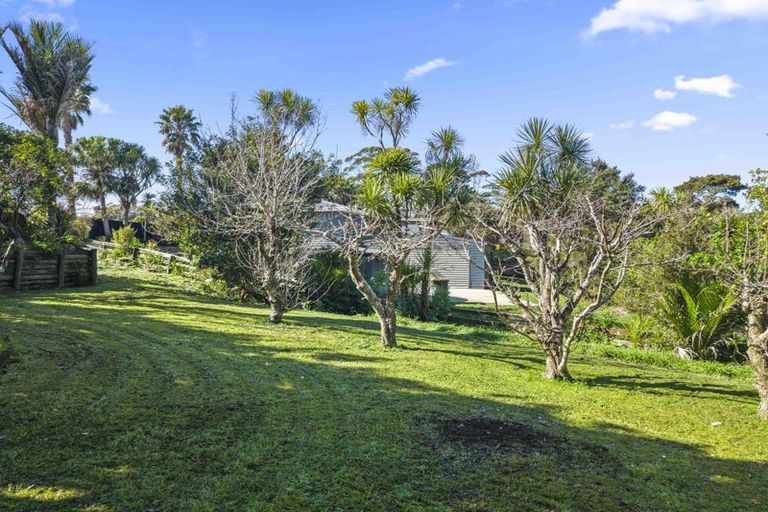 Photo of property in 205 Whangaparaoa Road, Red Beach, 0932