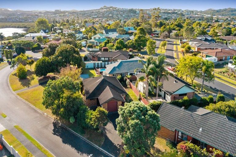 Photo of property in 26 Settlers Grove, Orewa, 0931