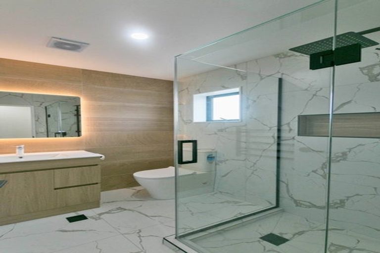 Photo of property in 17e Martin Place, Kelston, Auckland, 0602