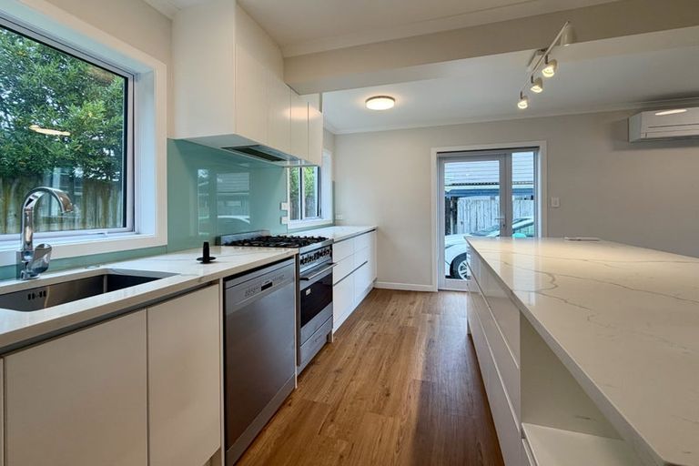 Photo of property in 2/38 Tramway Road, Beach Haven, Auckland, 0626