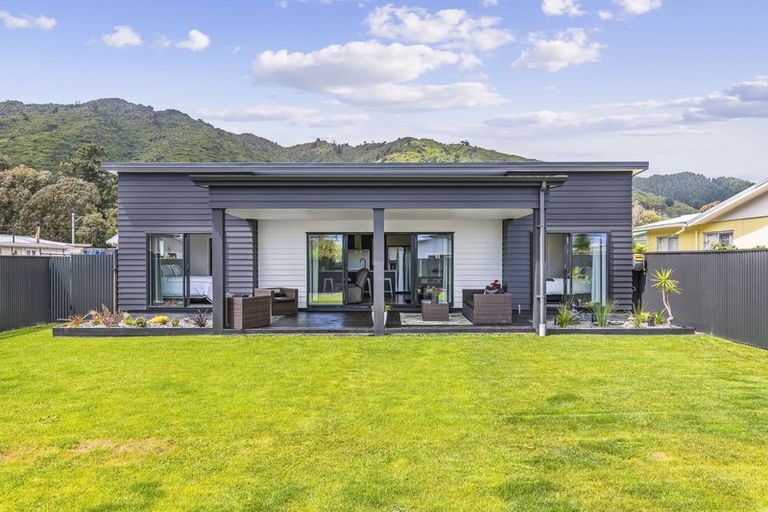 Photo of property in 124 Main Road, Waikanae, 5036