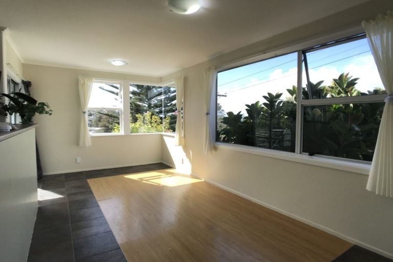 Photo of property in 12 Limmer Place, Browns Bay, Auckland, 0632