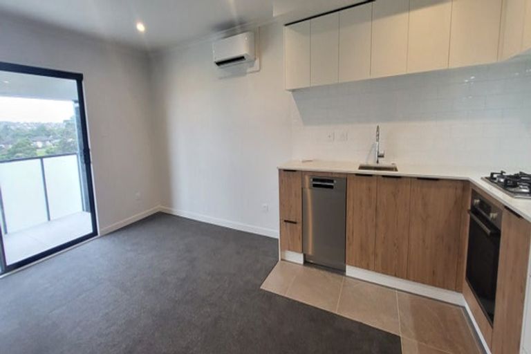 Photo of property in 204/30 Shortfin Place, Flat Bush, Auckland, 2019