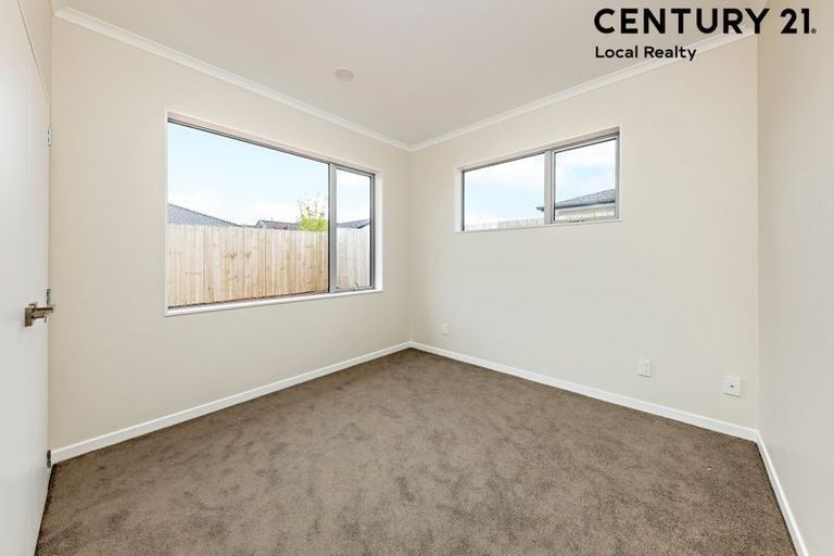 Photo of property in 1 Huahua Crescent, Papakura, 2110