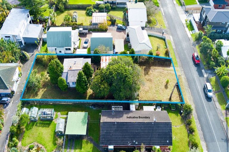 Photo of property in 4 Dawnhaven Drive, Te Atatu Peninsula, Auckland, 0610