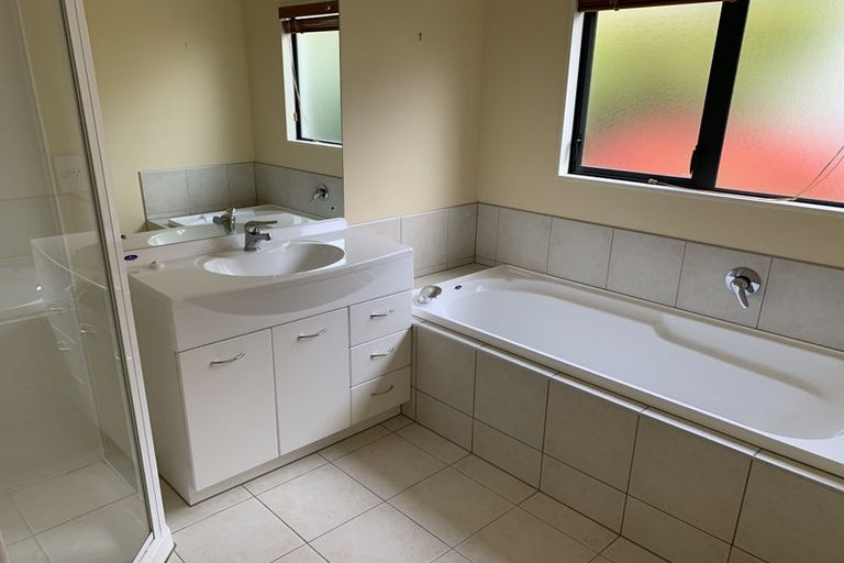 Photo of property in 214 Westchester Drive, Churton Park, Wellington, 6037