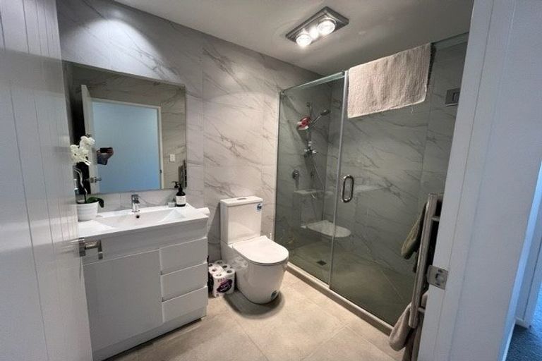 Photo of property in 4/60 Highland Drive, Highland Park, Auckland, 2010