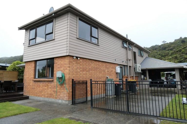 Photo of property in 14 Loris Place, Karoro, Greymouth, 7805
