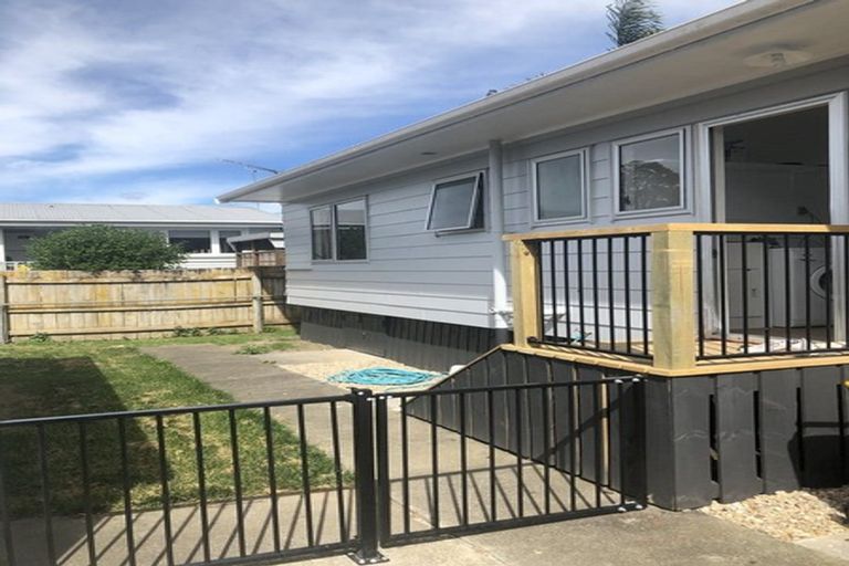 Photo of property in 57 Woodside Road, Massey, Auckland, 0614