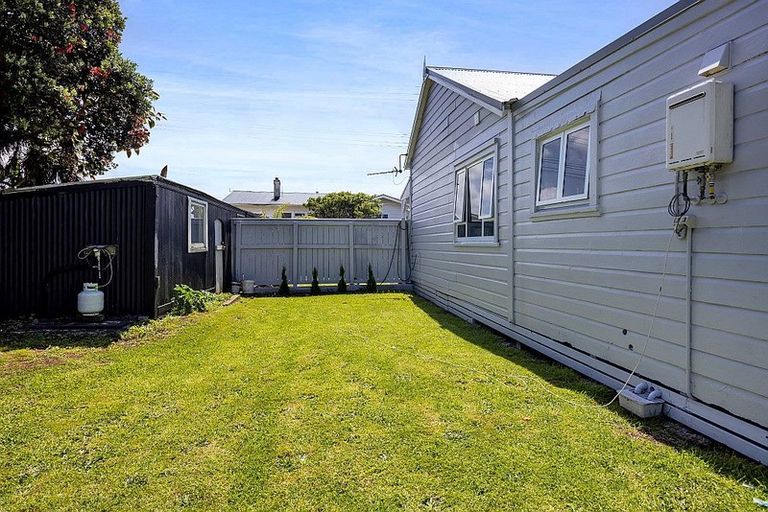 Photo of property in 10 Lincoln Street, Patea, 4520