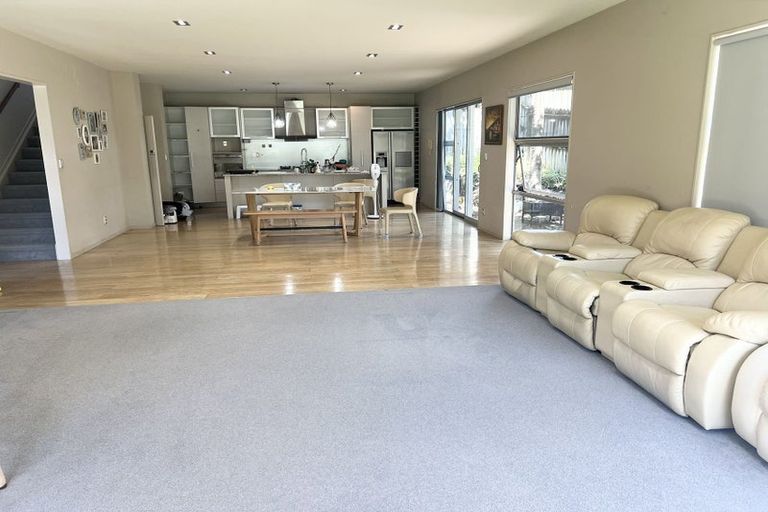 Photo of property in 12 Mana Lane, Pinehill, Auckland, 0632