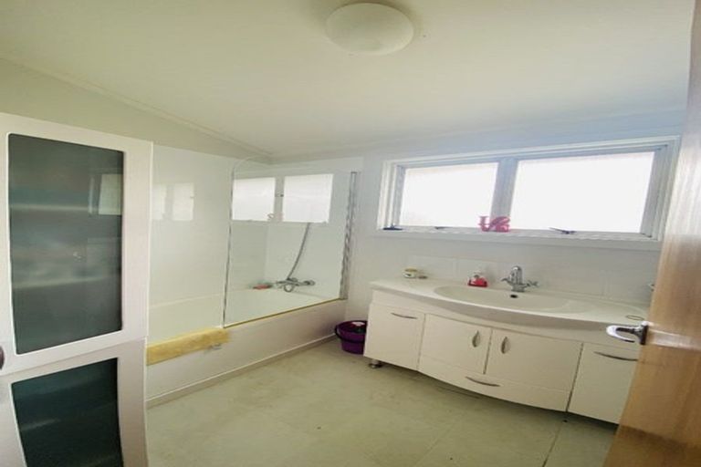 Photo of property in 72-74 Dublin Street, Martinborough, 5711