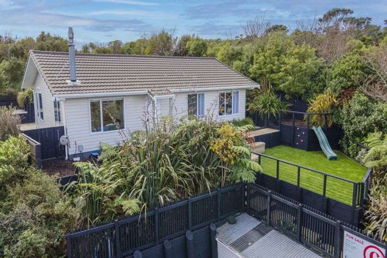 Photo of property in 13 Wakely Road, Newlands, Wellington, 6037