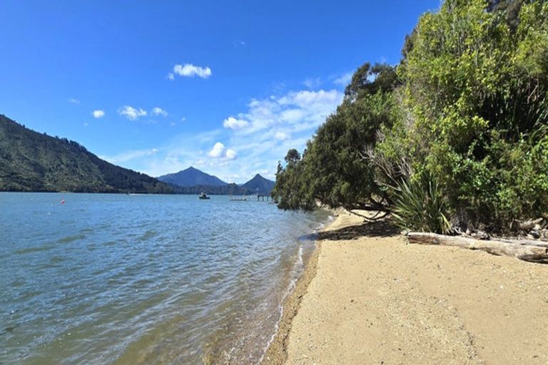 Photo of property in 460 Moetapu Bay Road, Moetapu Bay, Picton, 7282