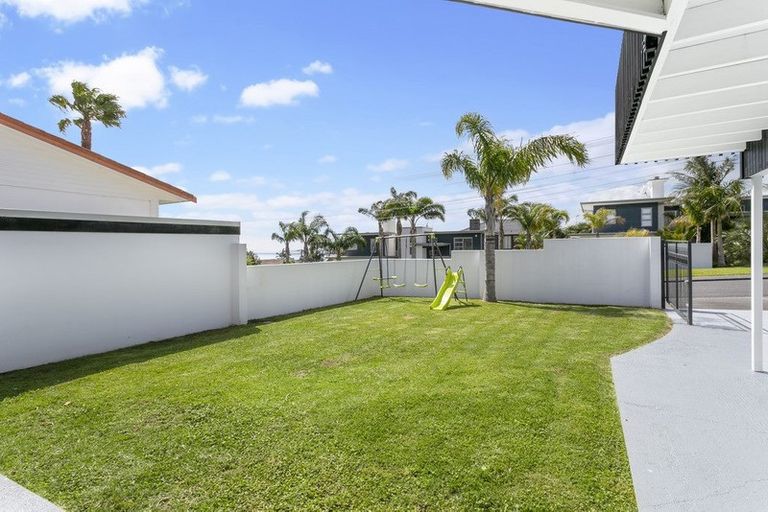 Photo of property in 3 Mirwill Road, Rothesay Bay, Auckland, 0630