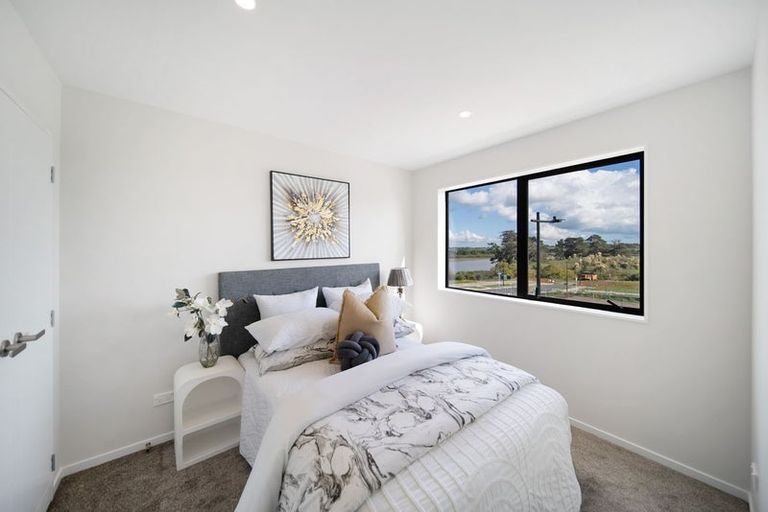 Photo of property in 3 Taipahitini Road, Rosehill, 2113