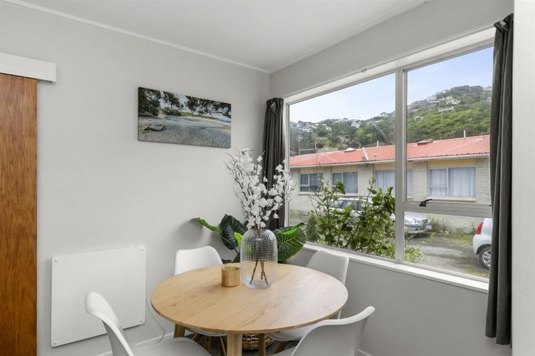 Photo of property in 5/171 Queens Drive, Lyall Bay, Wellington, 6022