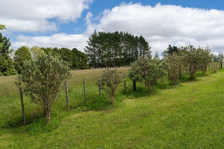 Photo of property in 33 Signal Road, Okaihau, 0475