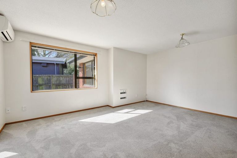 Photo of property in 2/24 Woodbury Street, Avonhead, Christchurch, 8042
