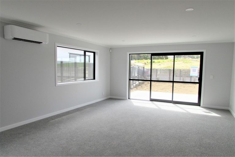 Photo of property in 26 Karearea Avenue, Kenepuru, Porirua, 5022