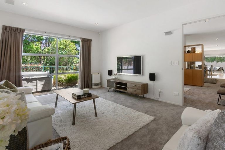 Photo of property in 33 Oak Manor Drive, Albany, Auckland, 0632