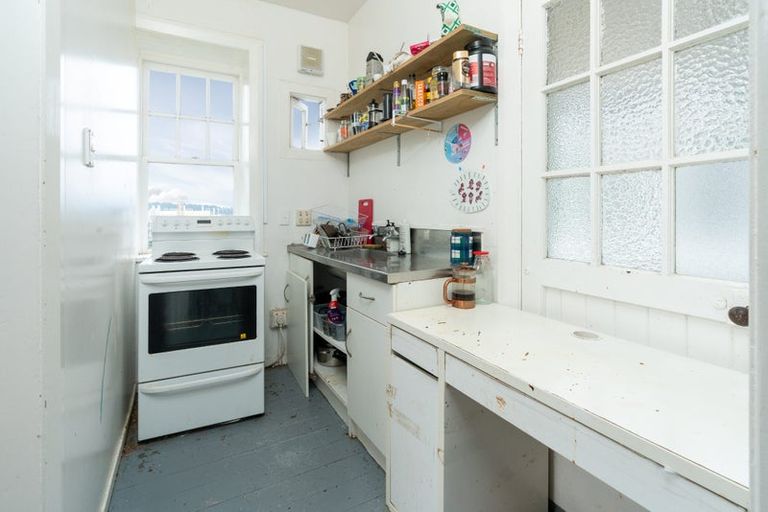 Photo of property in 76a Kelburn Parade, Kelburn, Wellington, 6012