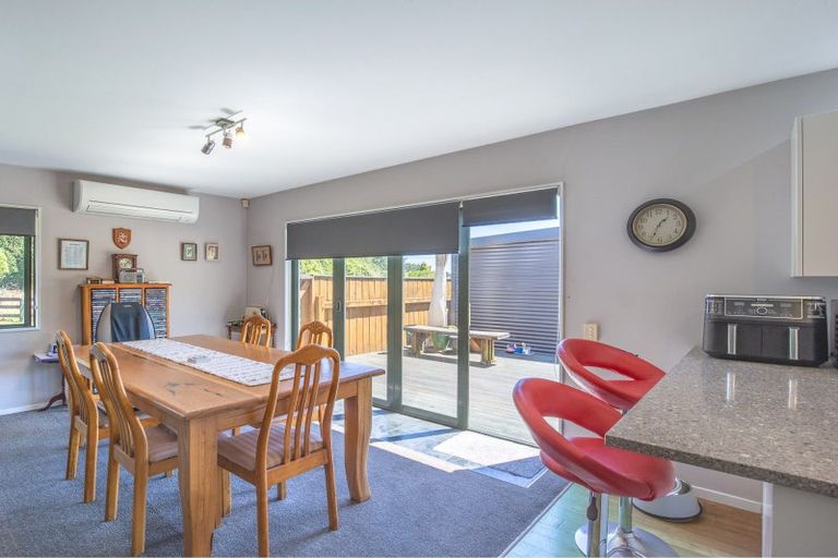 Photo of property in 59 Avenue North Road, Levin, 5510