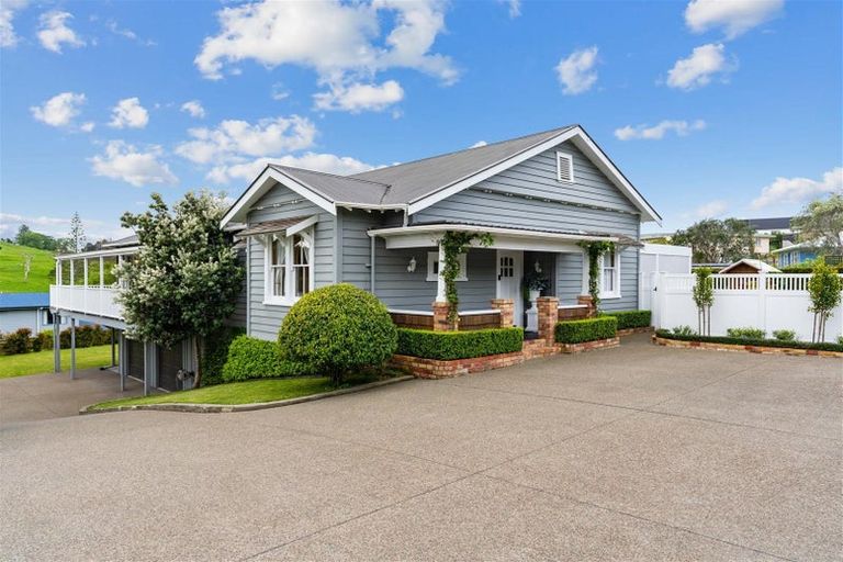 Photo of property in 13 Ash Grove, Maungaturoto, 0520