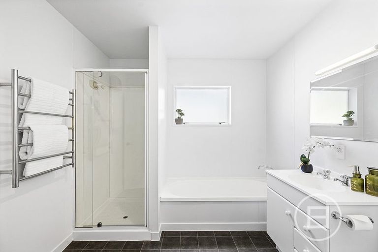 Photo of property in 28b Kawarau Place, Frankton, Queenstown, 9300