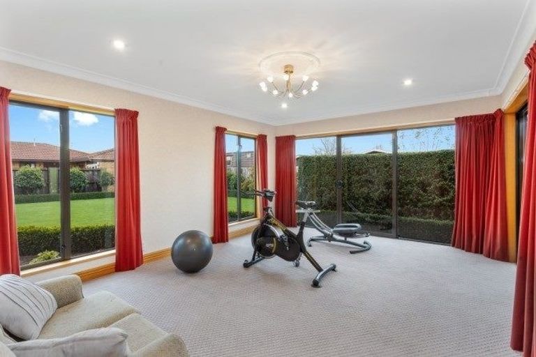 Photo of property in 6 Hinton Place, Rangiora, 7400