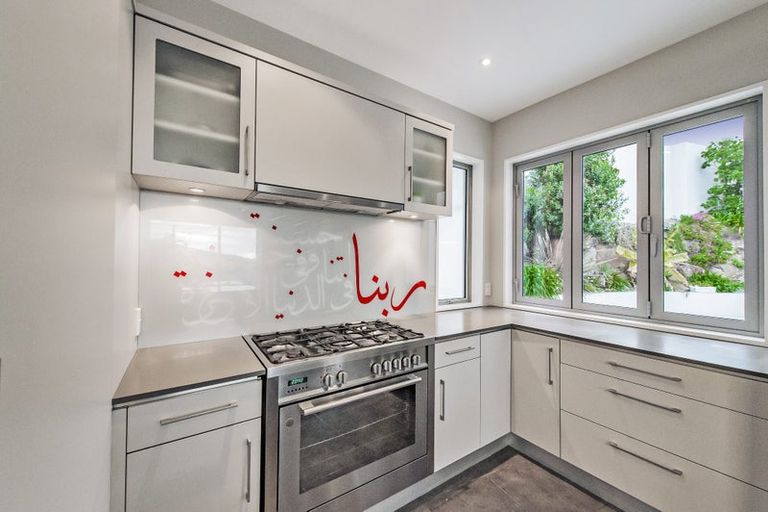 Photo of property in 2 Redcliffs View Lane, Redcliffs, Christchurch, 8081