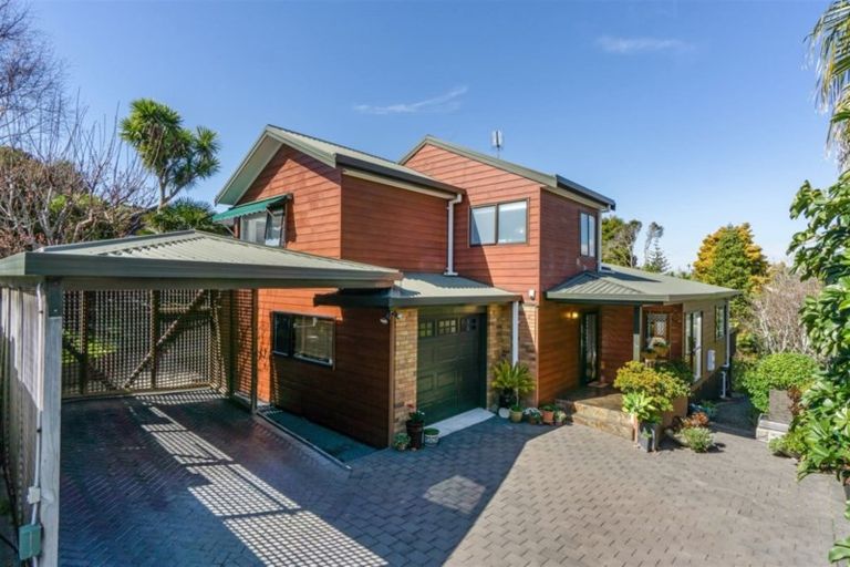 Photo of property in 2/30 Kowhai Road, Campbells Bay, Auckland, 0630