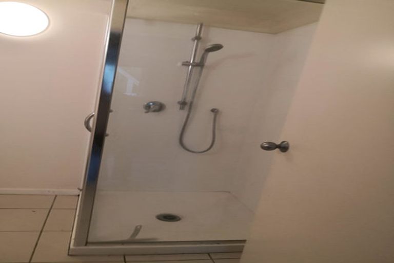 Photo of property in 6 Rixon Grove, Mount Victoria, Wellington, 6011