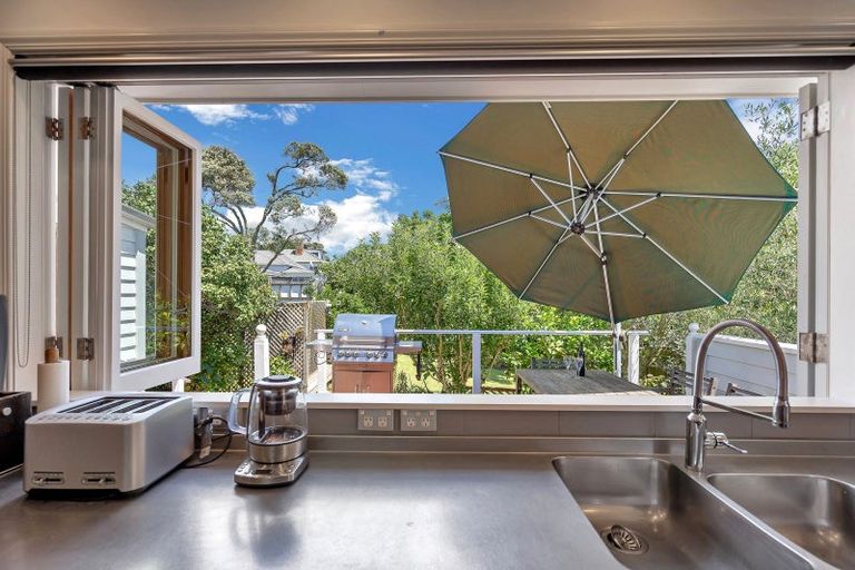 Photo of property in 3 Lake Road, Devonport, Auckland, 0624