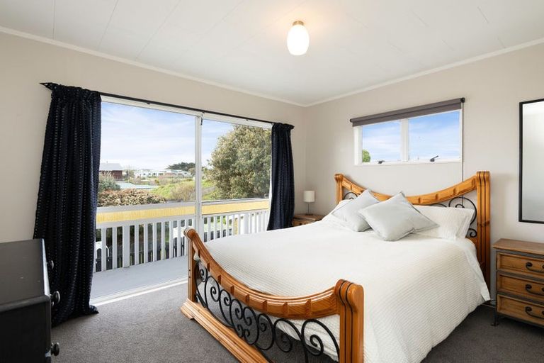 Photo of property in 76 Kahukura Avenue, Waitarere Beach, Levin, 5510