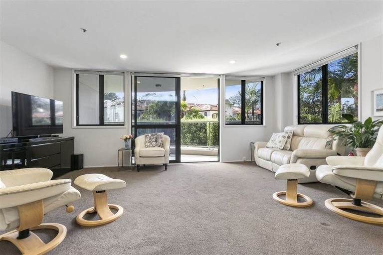 Photo of property in Mon Desir Apartments, 1d/173 Hurstmere Road, Takapuna, Auckland, 0622