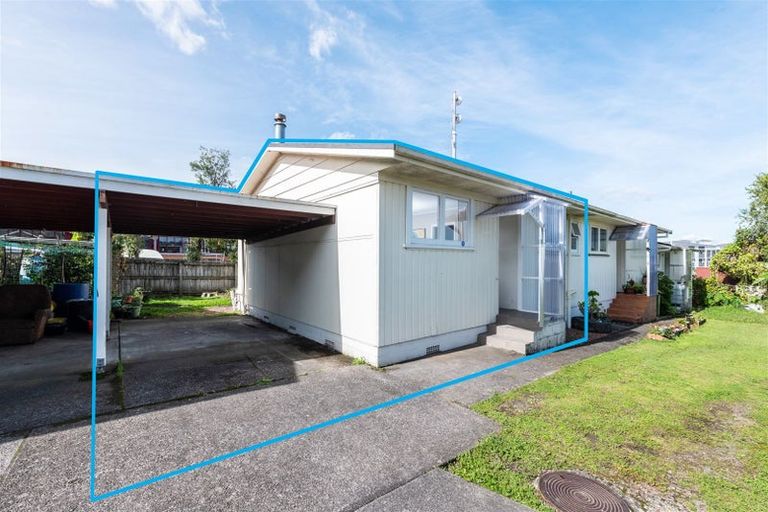 Photo of property in 3/3 Buscomb Avenue, Henderson, Auckland, 0610