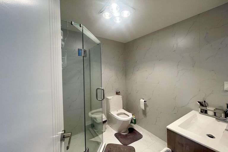 Photo of property in 1a Saint Oswalds Road, Greenlane, Auckland, 1061