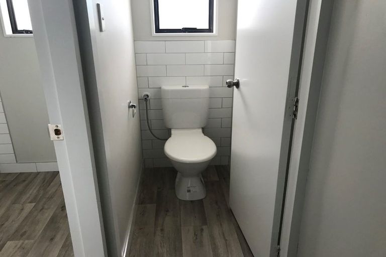 Photo of property in 2/77 Redcrest Avenue, Red Hill, Papakura, 2110