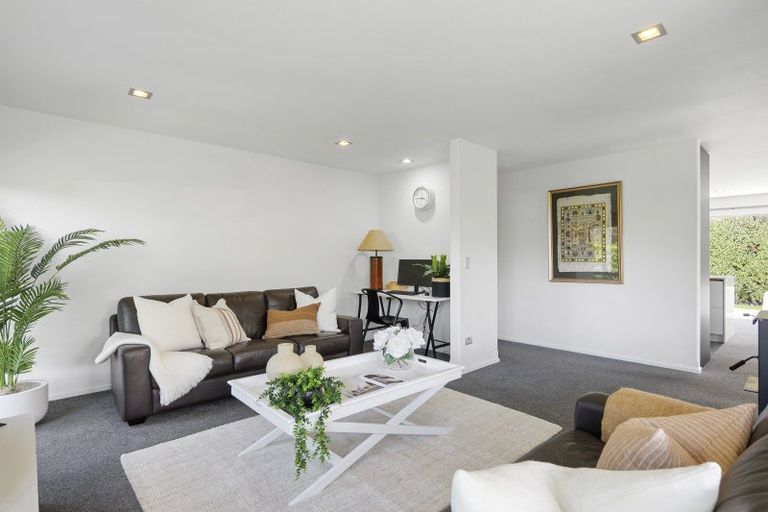 Photo of property in 5 Millpond Place, Parklands, Christchurch, 8083