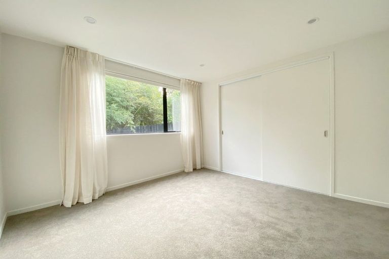 Photo of property in 5/37 Camelot Place, Glenfield, Auckland, 0629