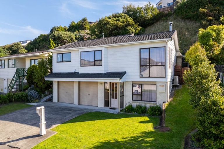 Photo of property in 64 Fyvie Avenue, Tawa, Wellington, 5028