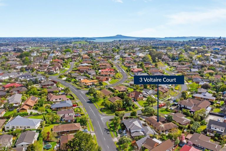 Photo of property in 3 Voltaire Court, Botany Downs, Auckland, 2010