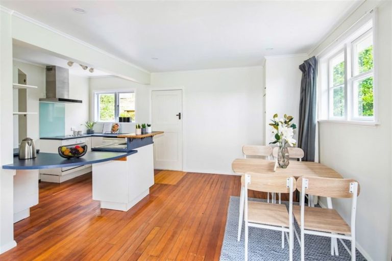 Photo of property in 56 Glanmire Road, Newlands, Wellington, 6037