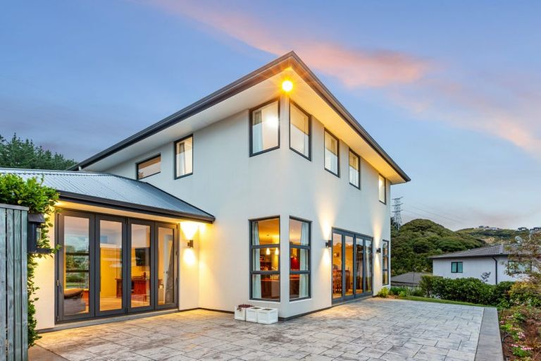 Photo of property in 114 Navigation Drive, Whitby, Porirua, 5024