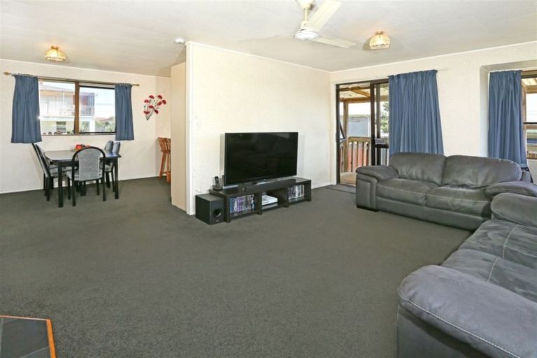 Photo of property in 1/1 Marlene Avenue, Te Atatu South, Auckland, 0610