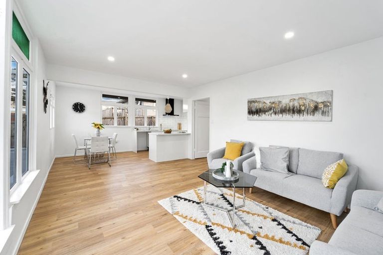 Photo of property in 1/120 Sunnyside Road, Sunnyvale, Auckland, 0612