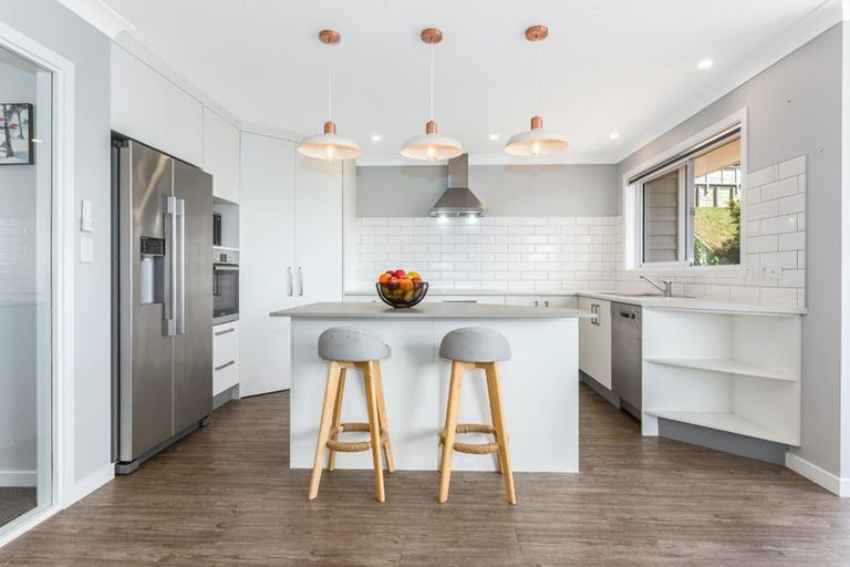 Photo of property in 14 Canary Way, Whitby, Porirua, 5024